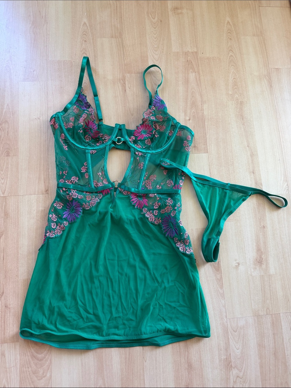 Oh La La Cheri Evelyn Floral Embroidered Underwire Mesh Chemise Set